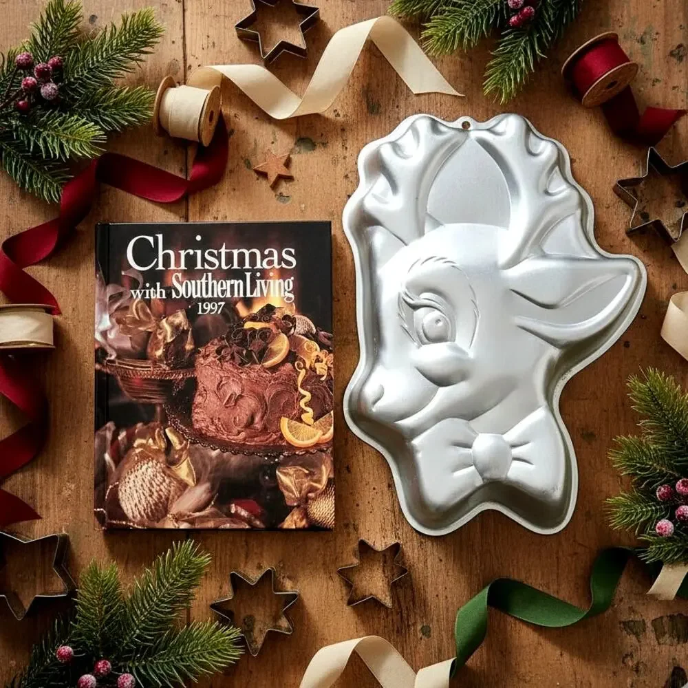 Holiday Baking Gift Set – Wilton Reindeer Cake Pan + Southern Living 1997 Book